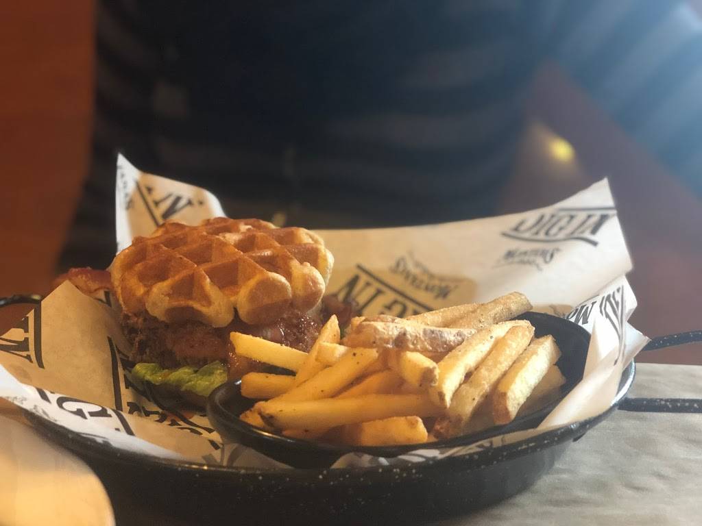 Montanas | restaurant | 201 Stone Rd W, Guelph, ON N1G 5L4, Canada | 5197661549 OR +1 519-766-1549