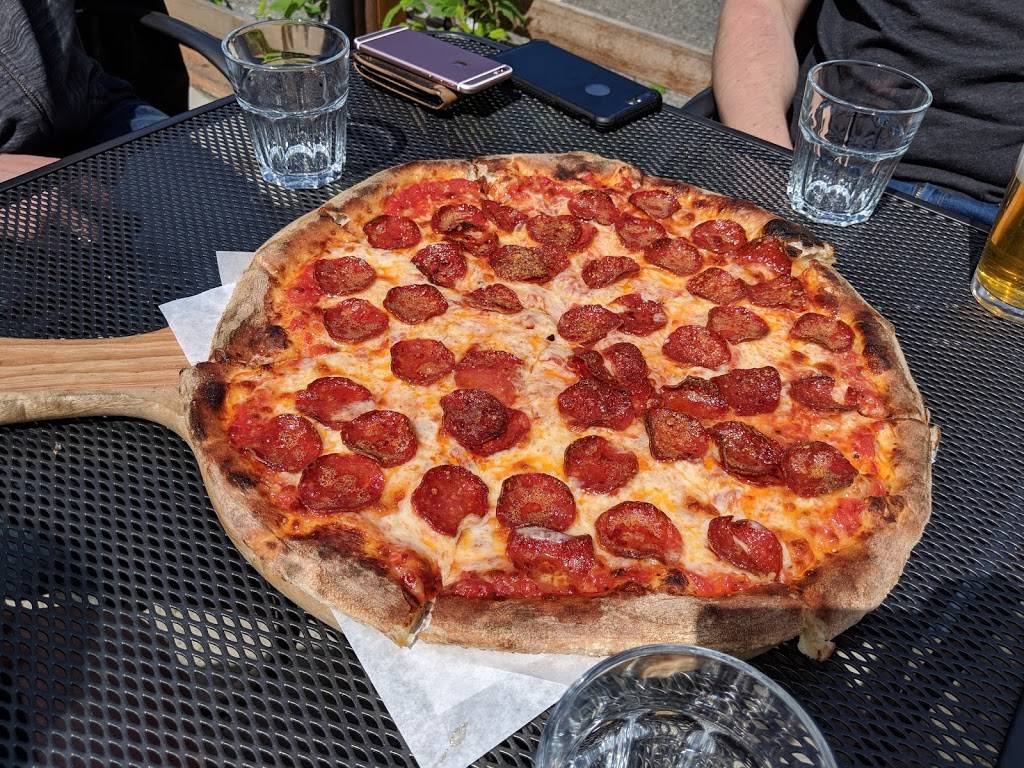 Evviva Woodfired Pizza | restaurant | 2231 Queen Anne Ave N, Seattle, WA 98109, USA | 2069729299 OR +1 206-972-9299