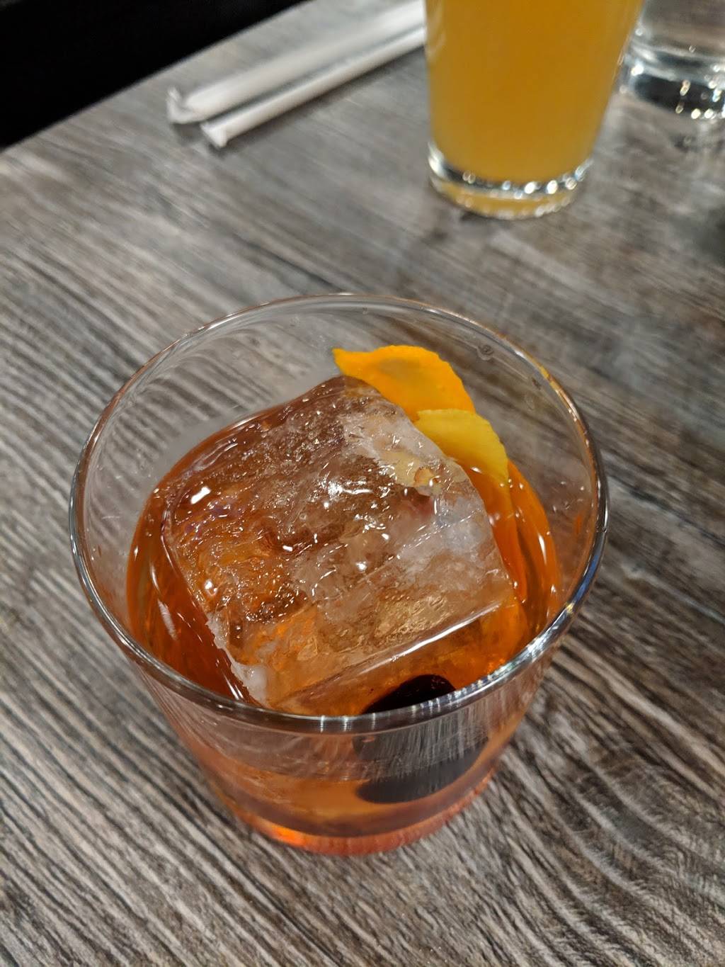 Hundred North Bar & Kitchen | restaurant | 100 N Gilbert Rd, Gilbert, AZ 85234, USA | 4803613536 OR +1 480-361-3536