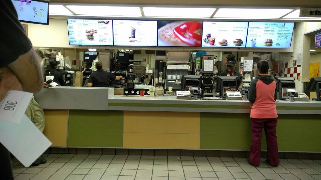 McDonalds | cafe | 2 Columbia Dr, Tampa, FL 33606, USA | 8132513667 OR +1 813-251-3667
