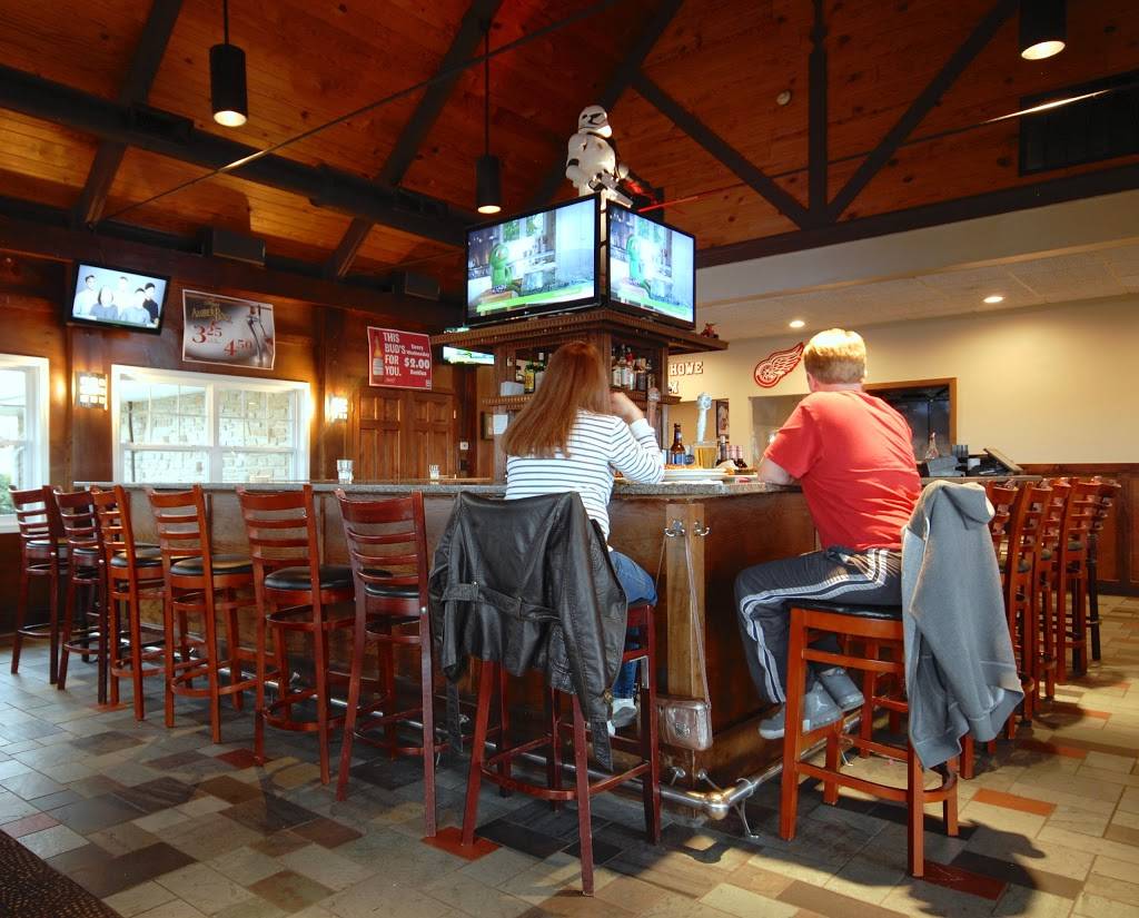 Willies Sports Cafe Hidden Valley | cafe | 19325 Schmarr Dr, Lawrenceburg, IN 47025, USA | 8125370512 OR +1 812-537-0512