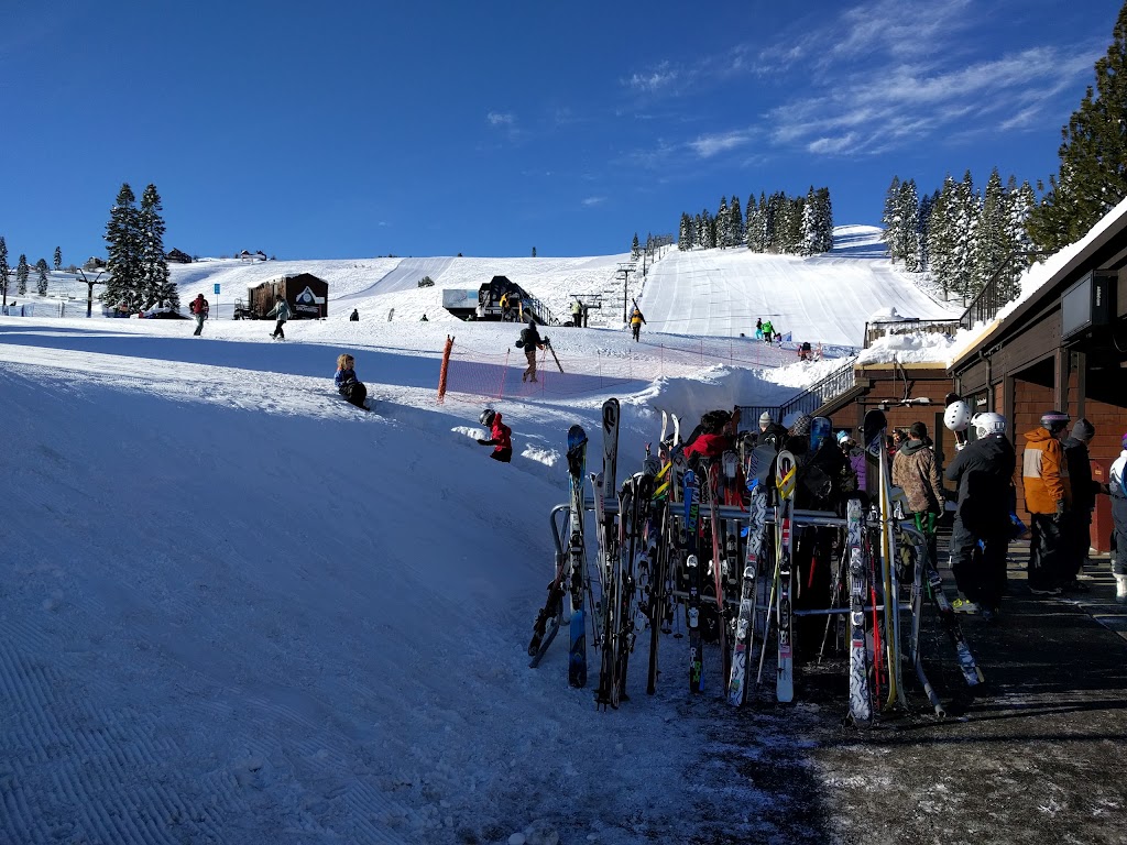 Tahoe Donner Downhill Ski Resort | restaurant | 11603 Snowpeak Way, Truckee, CA 96161, USA | 5305879444 OR +1 530-587-9444