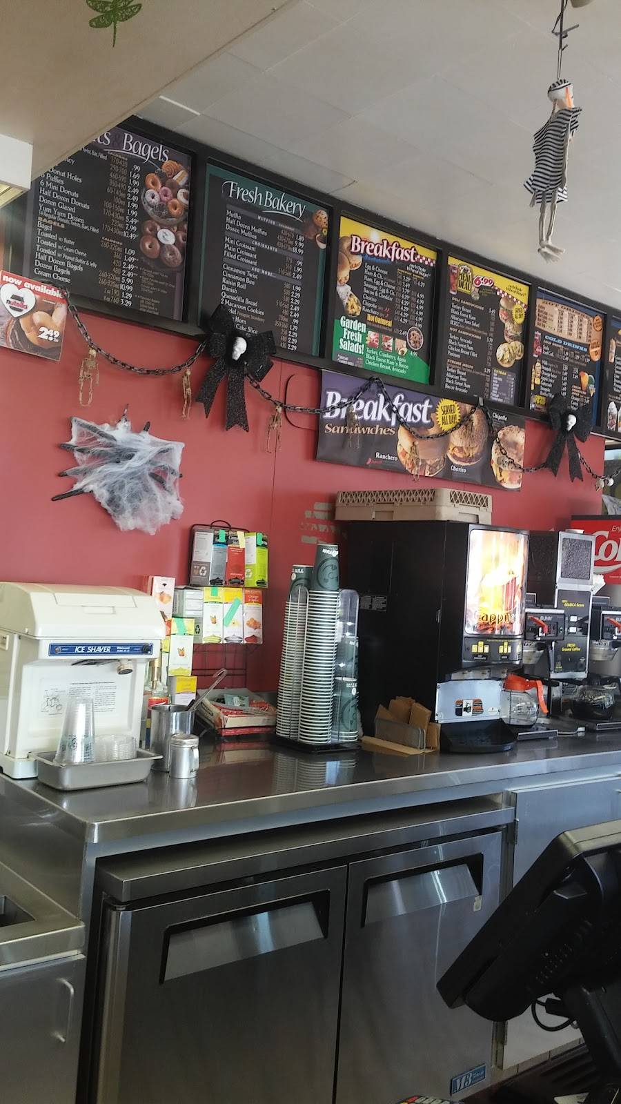 Yum Yum Donuts | cafe | 540 S. Gaffey St, San Pedro, CA 90731, USA | 3108321876 OR +1 310-832-1876