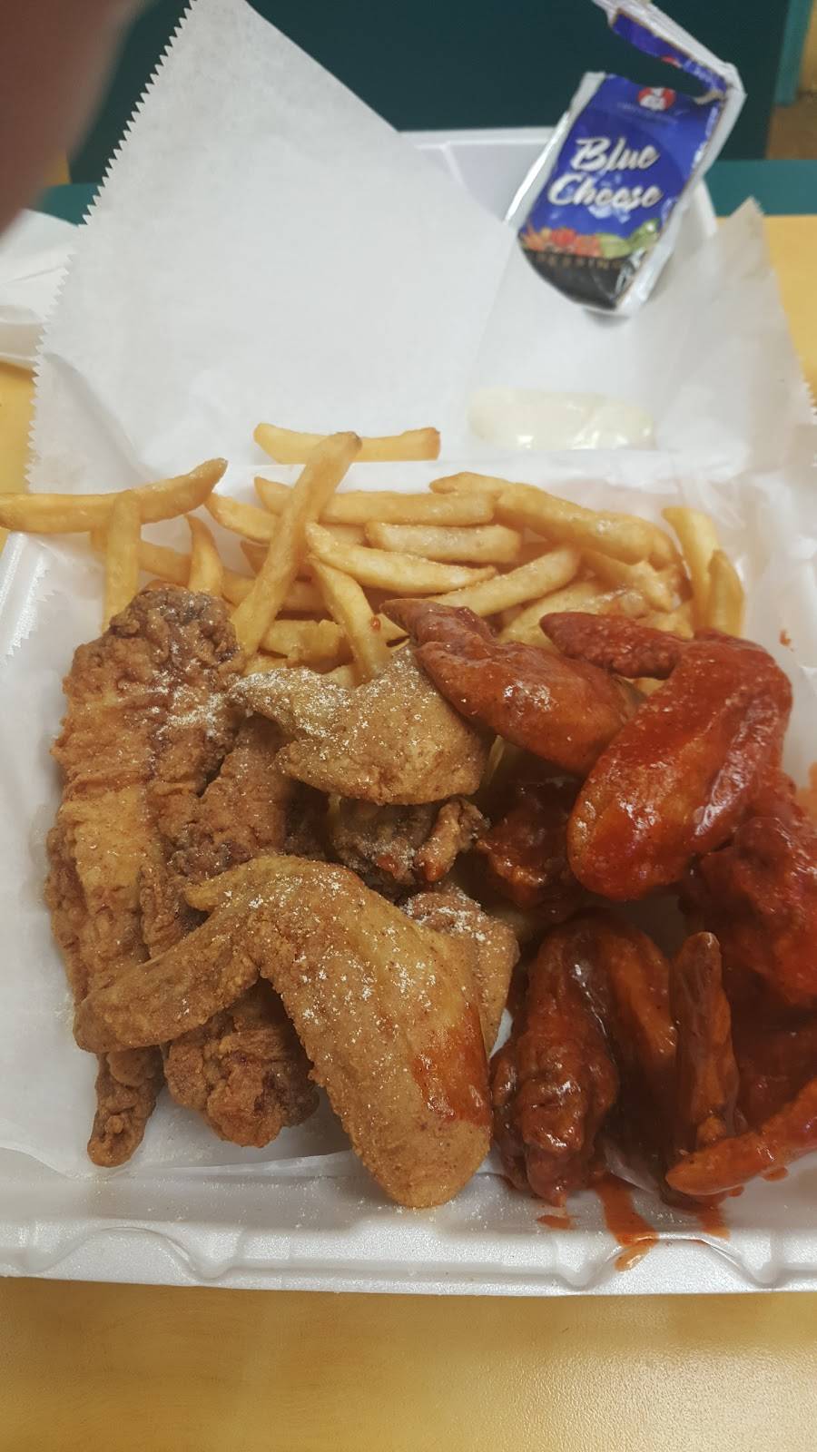 Sharks Fish & Chicken | restaurant | 4031 183rd St, Country Club Hills, IL 60478, USA | 7087999800 OR +1 708-799-9800