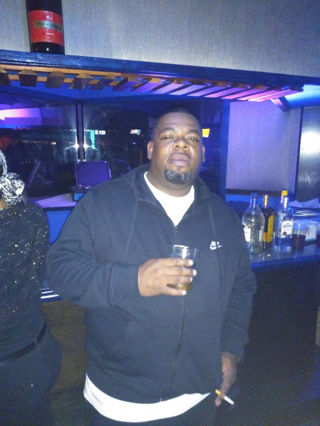 Division 1 Sports Bar & Grill | restaurant | 13331 Kuykendahl Rd, Houston, TX 77090, USA | 2818769393 OR +1 281-876-9393