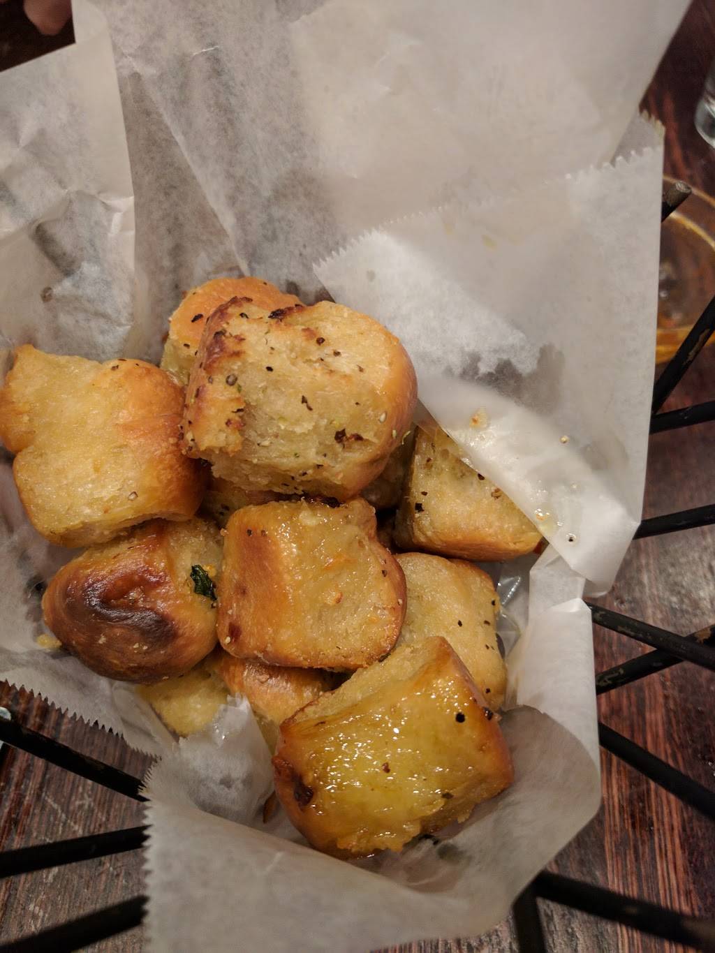 Gregorios Trattoria | restaurant | 1428 North Point Village Center, Reston, VA 20194, USA | 7036894894 OR +1 703-689-4894