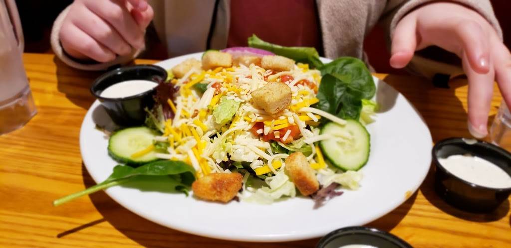 Chilis Grill & Bar | meal takeaway | 2 Plaza Way, Plymouth, MA 02360, USA | 5087472138 OR +1 508-747-2138