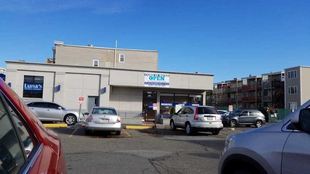 Lunas Italian & Latin Cuisine | restaurant | 945 Saratoga St, Boston, MA 02128, USA | 6174185321 OR +1 617-418-5321