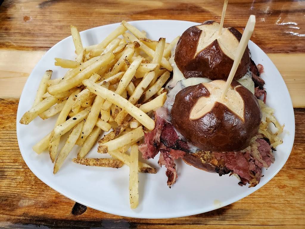 105 Social House | restaurant | 75 CO-105, Palmer Lake, CO 80133, USA | 7194812222 OR +1 719-481-2222