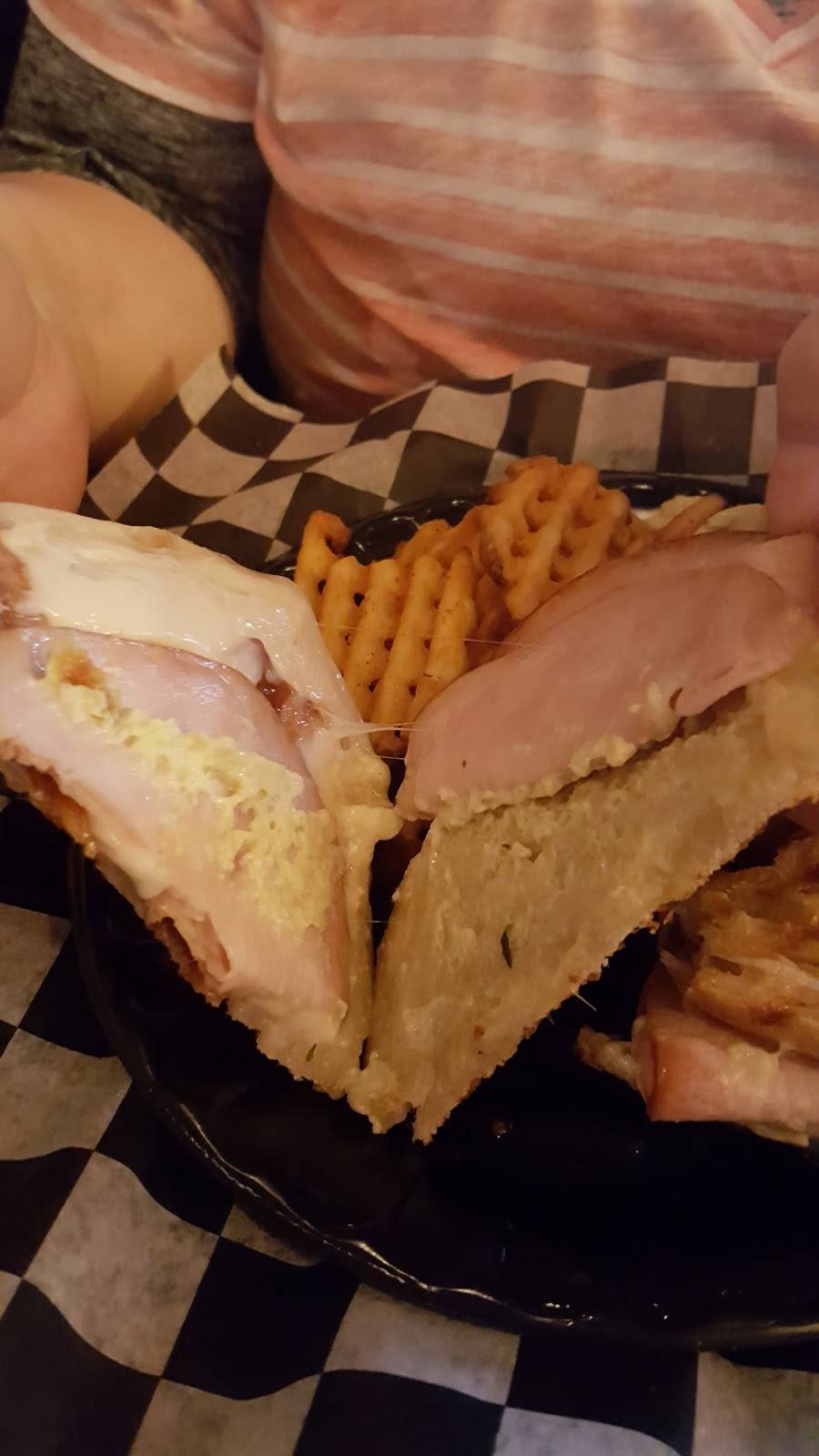 Maggie OSheas | restaurant | 2491 Winchester Rd, Memphis, TN 38116, USA | 9019228251 OR +1 901-922-8251