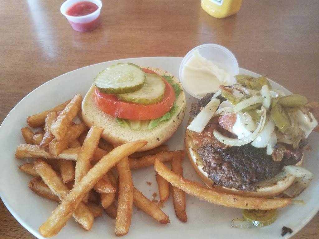 Simmer Down Lakeside Grill | restaurant | 315 N Lake Ave, Lake Butler, FL 32054, USA | 3864960844 OR +1 386-496-0844