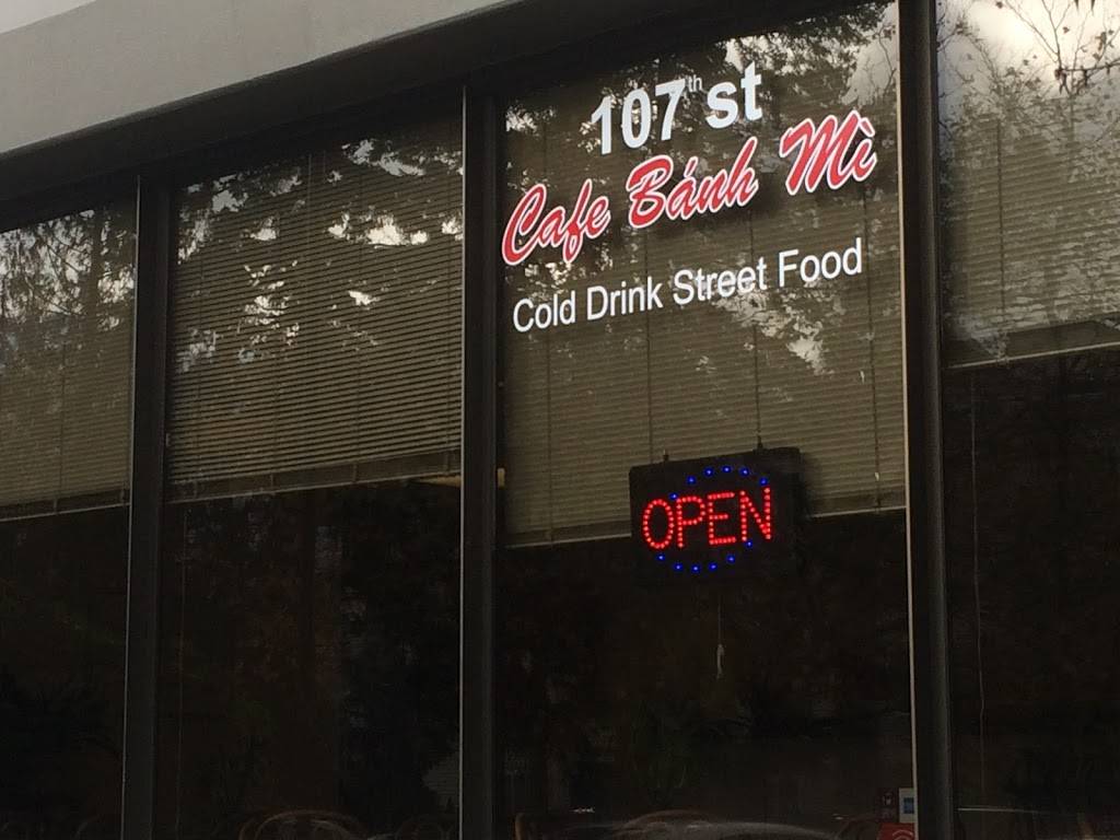 Cafe Banh Mi | restaurant | 10700 Meridian Ave N #106, Seattle, WA 98133, USA | 2063643354 OR +1 206-364-3354