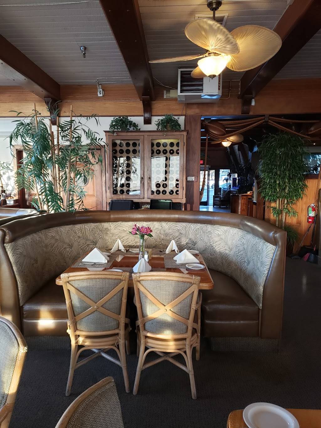 Harbor Hut | restaurant | 1205 Embarcadero, Morro Bay, CA 93442, USA | 8057722255 OR +1 805-772-2255