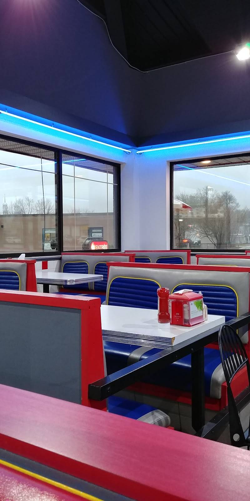 Restaurant La Belle Province | restaurant | 41 Boulevard Arthur-Sauvé, Saint-Eustache, QC J7P 1Z9, Canada | 4504731252 OR +1 450-473-1252