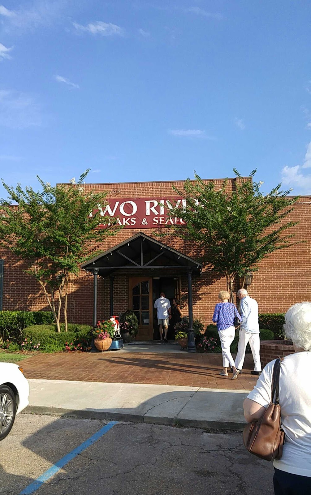 Two Rivers Restaurant | restaurant | 1537 W Peace St, Canton, MS 39046, USA | 6018599999 OR +1 601-859-9999