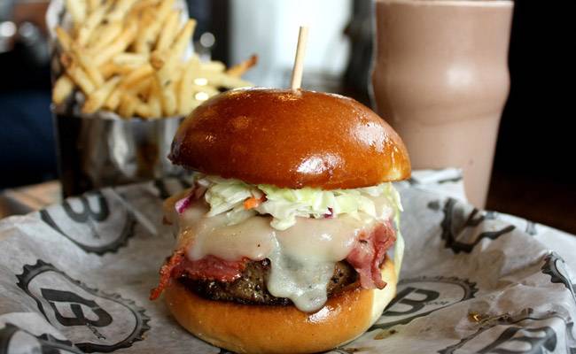 B Spot | restaurant | 18066 Royalton Rd, Strongsville, OH 44136, USA | 4405729600 OR +1 440-572-9600