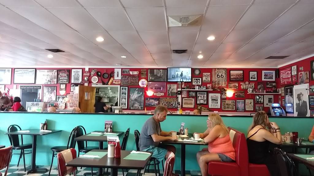 Famous 50s Diner | restaurant | 472 Huntington Turnpike, Bridgeport, CT 06610, USA | 2035720777 OR +1 203-572-0777