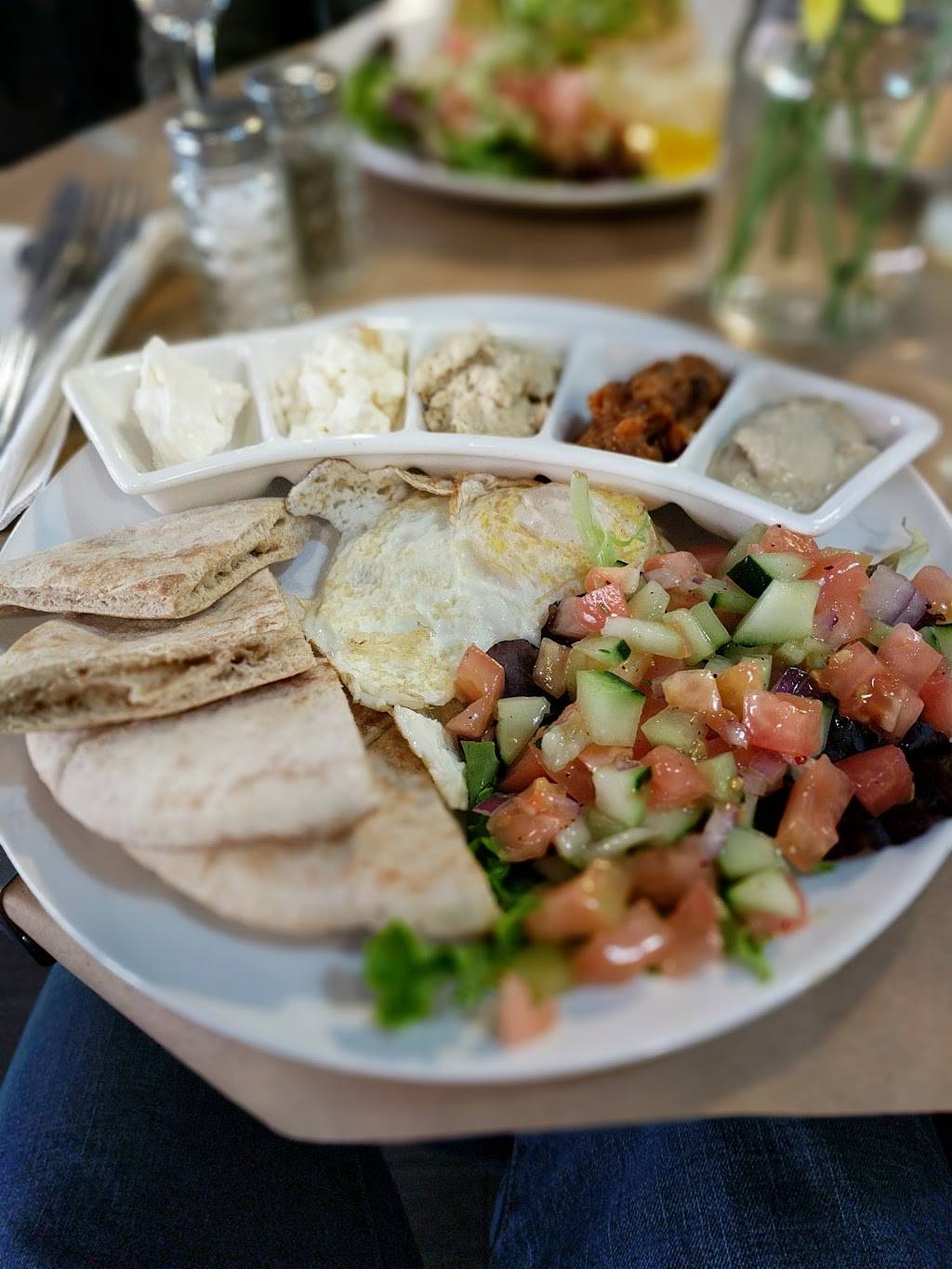 Effys Cafe | restaurant | 104 W 96th St, New York, NY 10025, USA | 2122806200 OR +1 212-280-6200