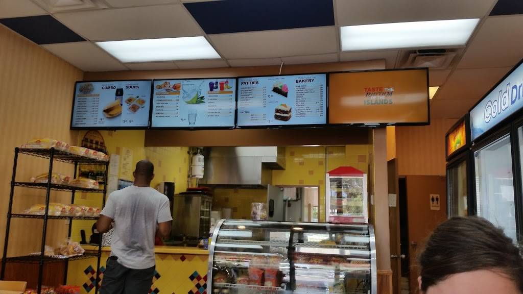 Golden Krust Caribben Bakery & Grill | restaurant | 3010 54th Ave S, St. Petersburg, FL 33712, USA | 7278660602 OR +1 727-866-0602