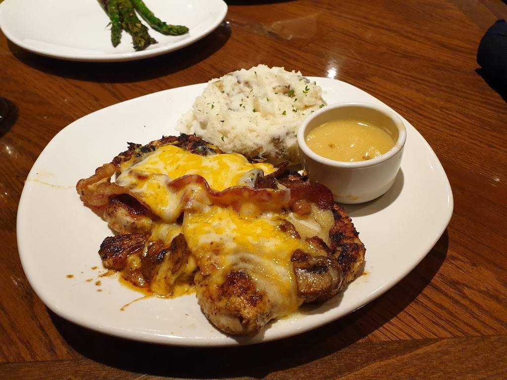 Outback Steakhouse | restaurant | 3650 28th St SE, Kentwood, MI 49512, USA | 6169577932 OR +1 616-957-7932