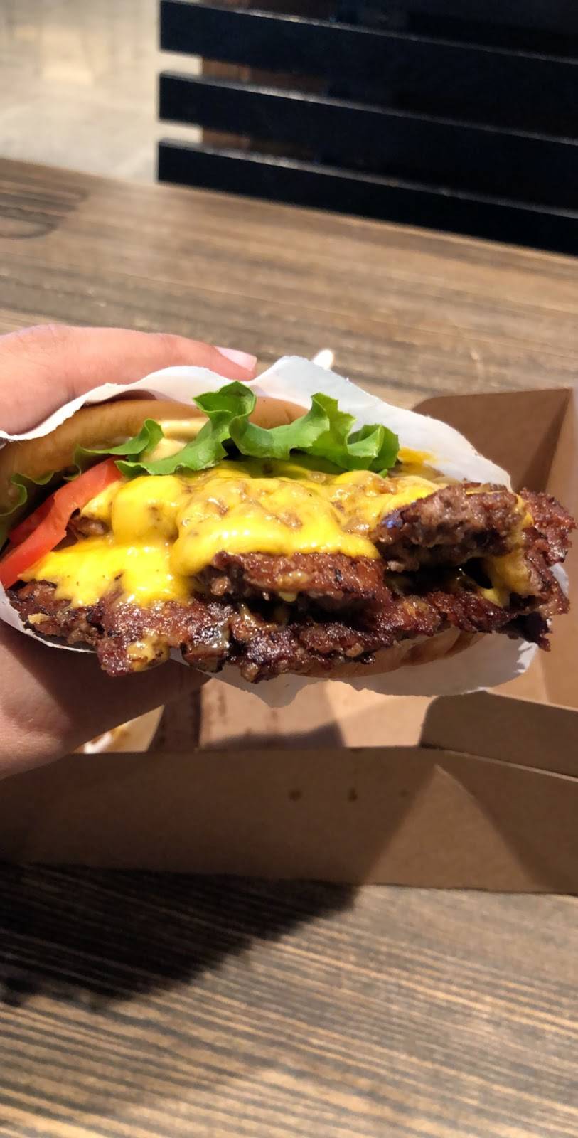 Shake Shack | restaurant | 101 MGM National Ave, Oxon Hill, MD 20745, USA | 2406720155 OR +1 240-672-0155