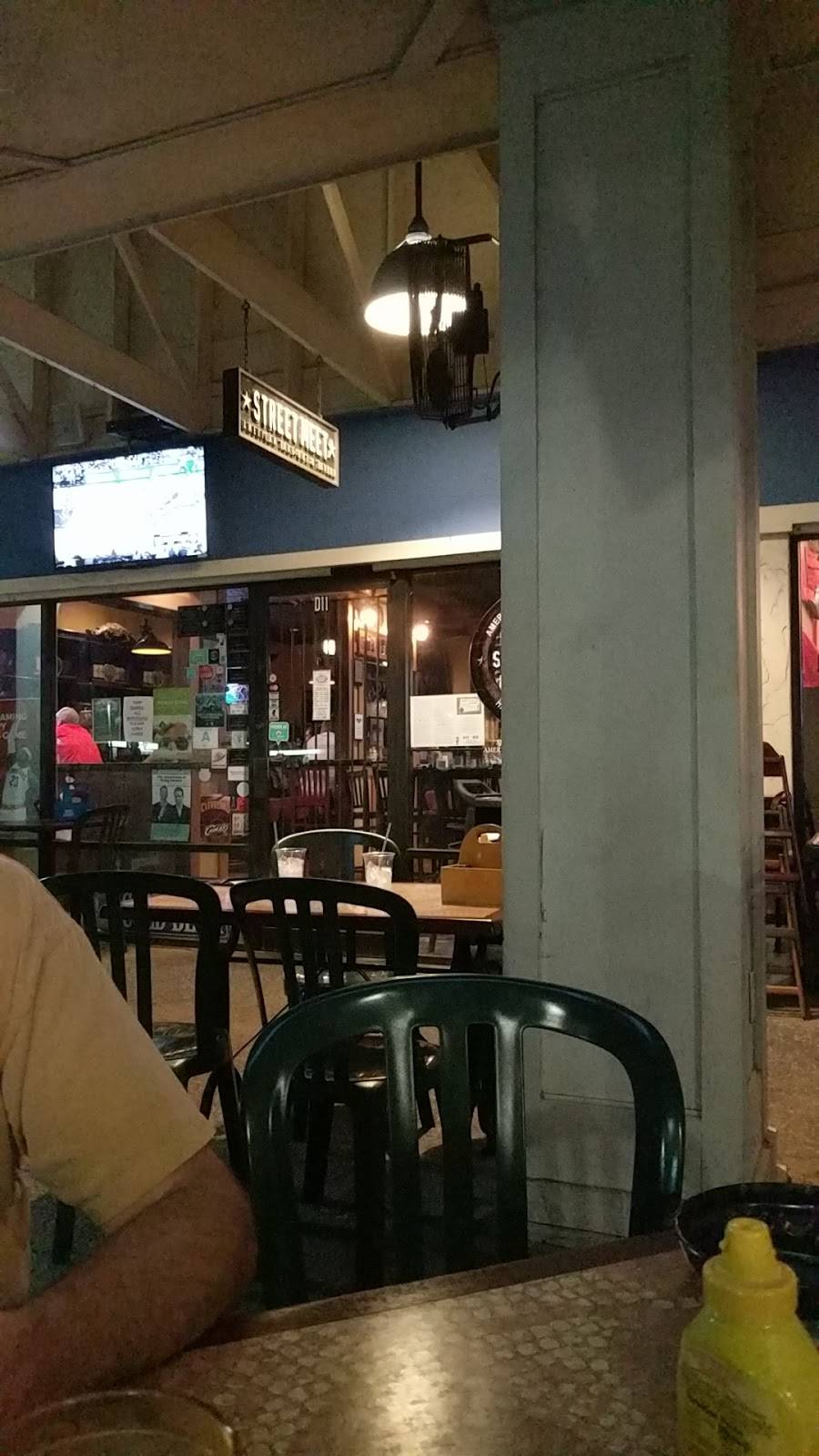 Street Meet The American Tavern | restaurant | Port Royal Plaza, D11, 95 Mathews Dr, Hilton Head Island, SC 29926, USA | 8438422570 OR +1 843-842-2570