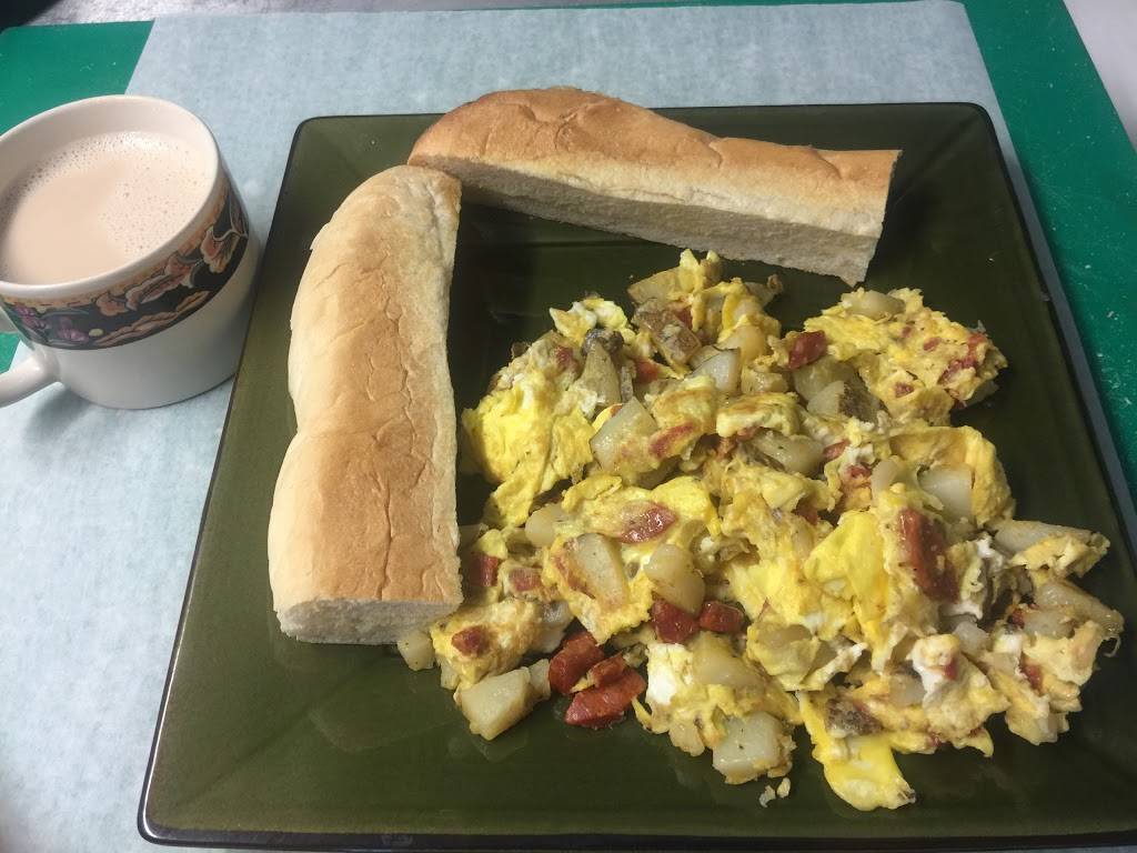 Lizzies cafe | restaurant | 3278, 9743 W Hillsborough Ave, Tampa, FL 33615, USA | 8134529152 OR +1 813-452-9152