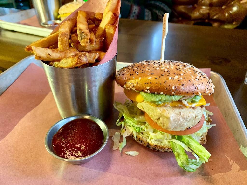 Beertown Public House | restaurant | 561 Hespeler Rd #1A, Cambridge, ON N1R 6J4, Canada | 5196290288 OR +1 519-629-0288