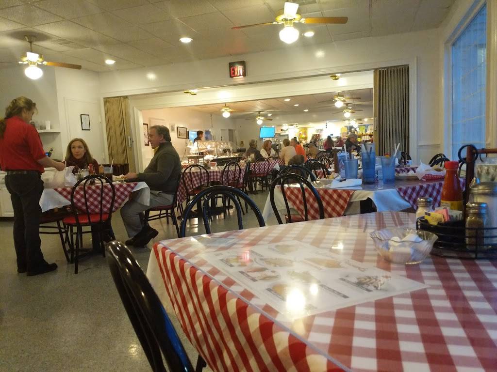 Virginia Diner, Inc | restaurant | 408 County Drive, North St, Wakefield, VA 23888, USA | 7578993106 OR +1 757-899-3106