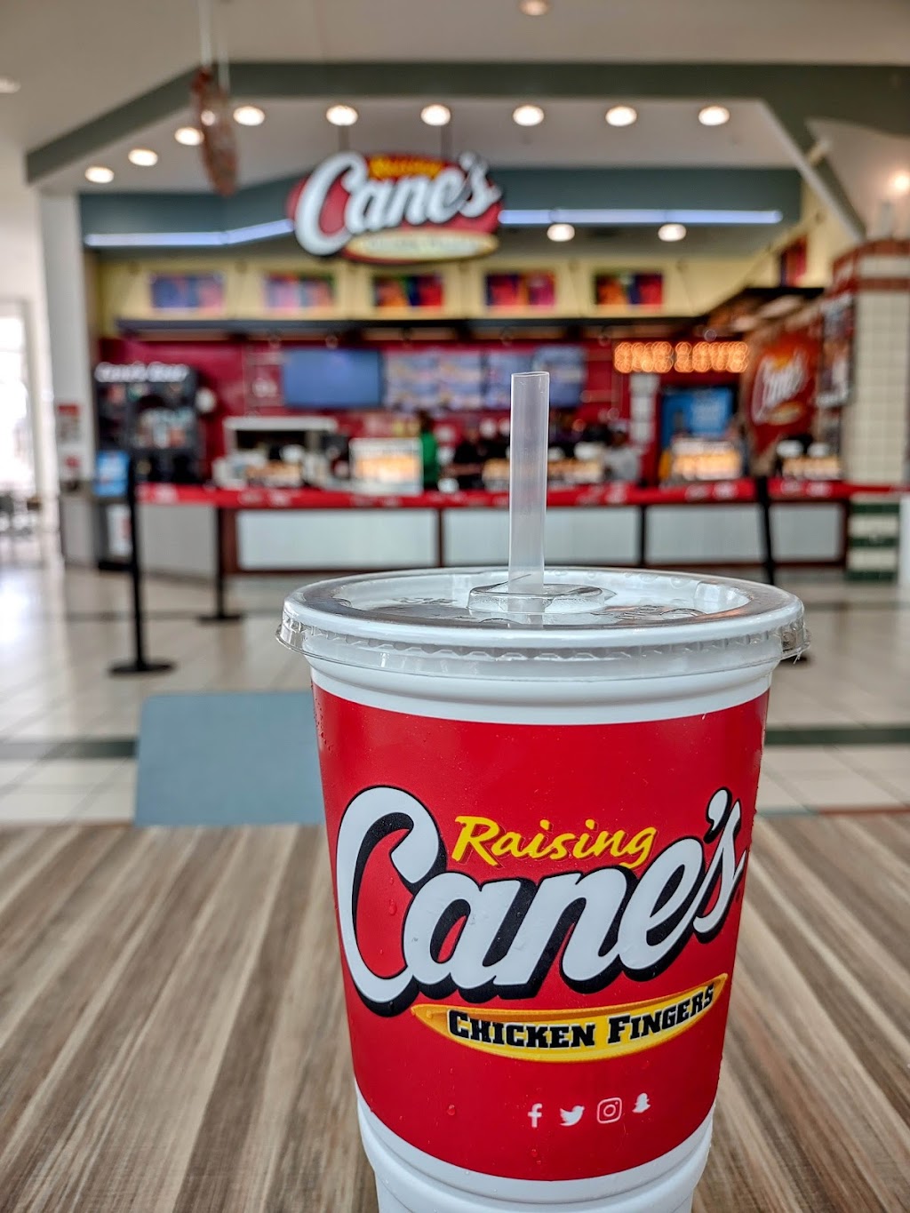 Raising Canes Chicken Fingers | restaurant | FC6, 6401 Bluebonnet Blvd, Baton Rouge, LA 70836, USA | 2257694145 OR +1 225-769-4145