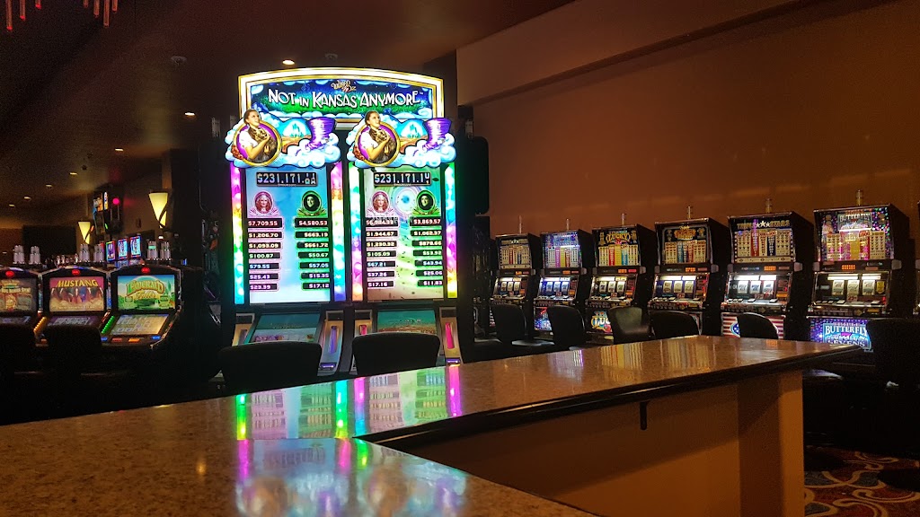 Feather Falls Casino & Lodge | restaurant | 3 Alverda Dr, Oroville, CA 95966, USA | 5305333885 OR +1 530-533-3885