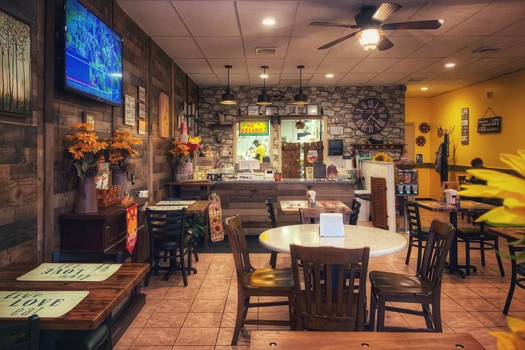 Southern Comforts | restaurant | 229 Plaza Blvd, Morrisville, PA 19067, USA | 2677975407 OR +1 267-797-5407