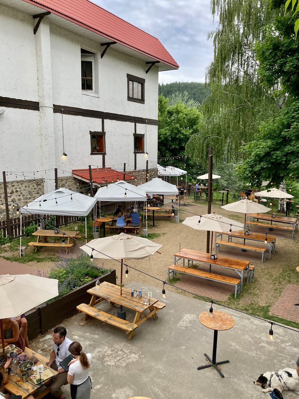 Yodelin broth company and beer garden | restaurant | 633 Front St #1346, Leavenworth, WA 98826, USA | 5098884555 OR +1 509-888-4555