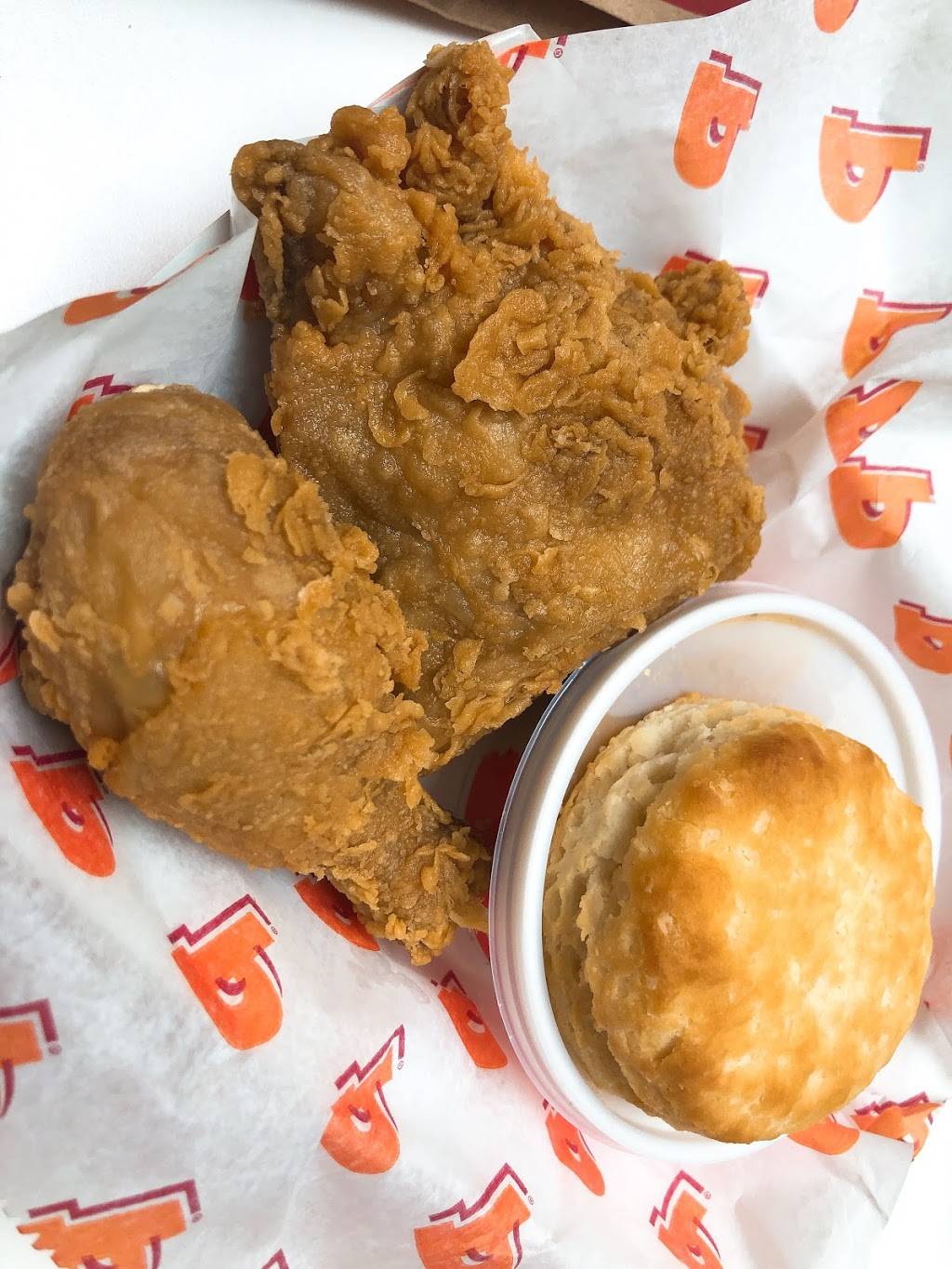 Popeyes Louisiana Kitchen | restaurant | 9 Vanier Ln, North York, ON M3J 2S5, Canada | 4167365883 OR +1 416-736-5883