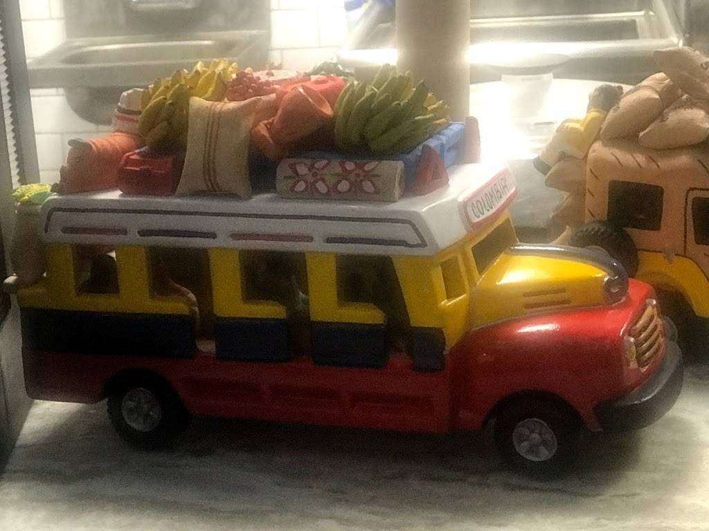 Colombias Place | restaurant | 1602 Village Market Blvd SE, Leesburg, VA 20175, USA | 7036293911 OR +1 703-629-3911