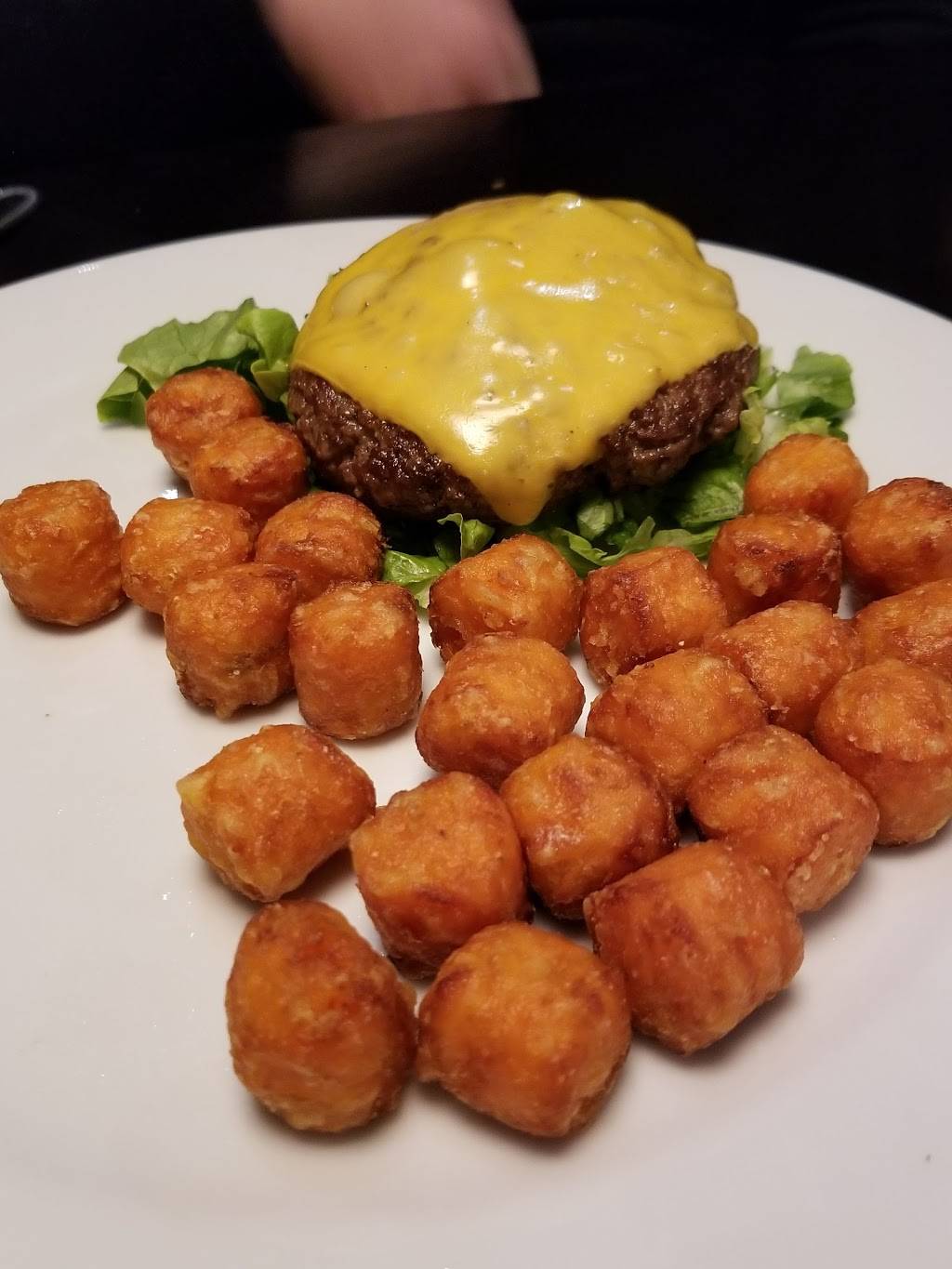 Dillys Restaurant and Bar | restaurant | 117 W Rochester St, Akron, IN 46910, USA | 5745982222 OR +1 574-598-2222