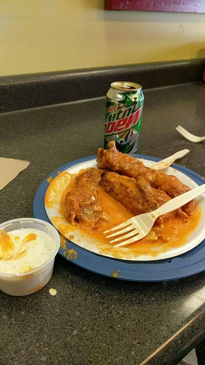 Lips To Go | restaurant | 1000 N Roosevelt Ave Ste 4, Burlington, IA 52601, USA | 3197585477 OR +1 319-758-5477