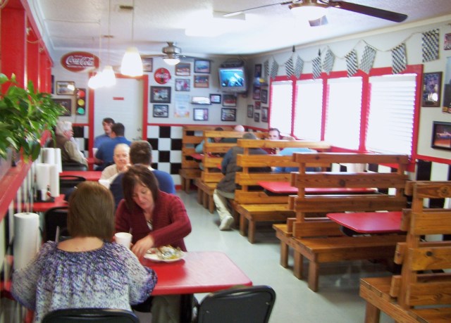 Hot Rod Bar-B-Que | restaurant | 1911 Farmerville Hwy, Ruston, LA 71270, USA | 3182548010 OR +1 318-254-8010