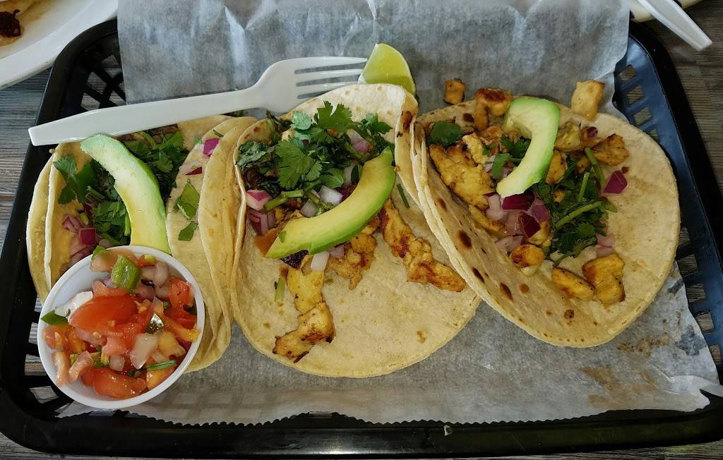 Tipicos Doña Gloria | restaurant | 470 Elden St, Herndon, VA 20170, USA | 7034377950 OR +1 703-437-7950