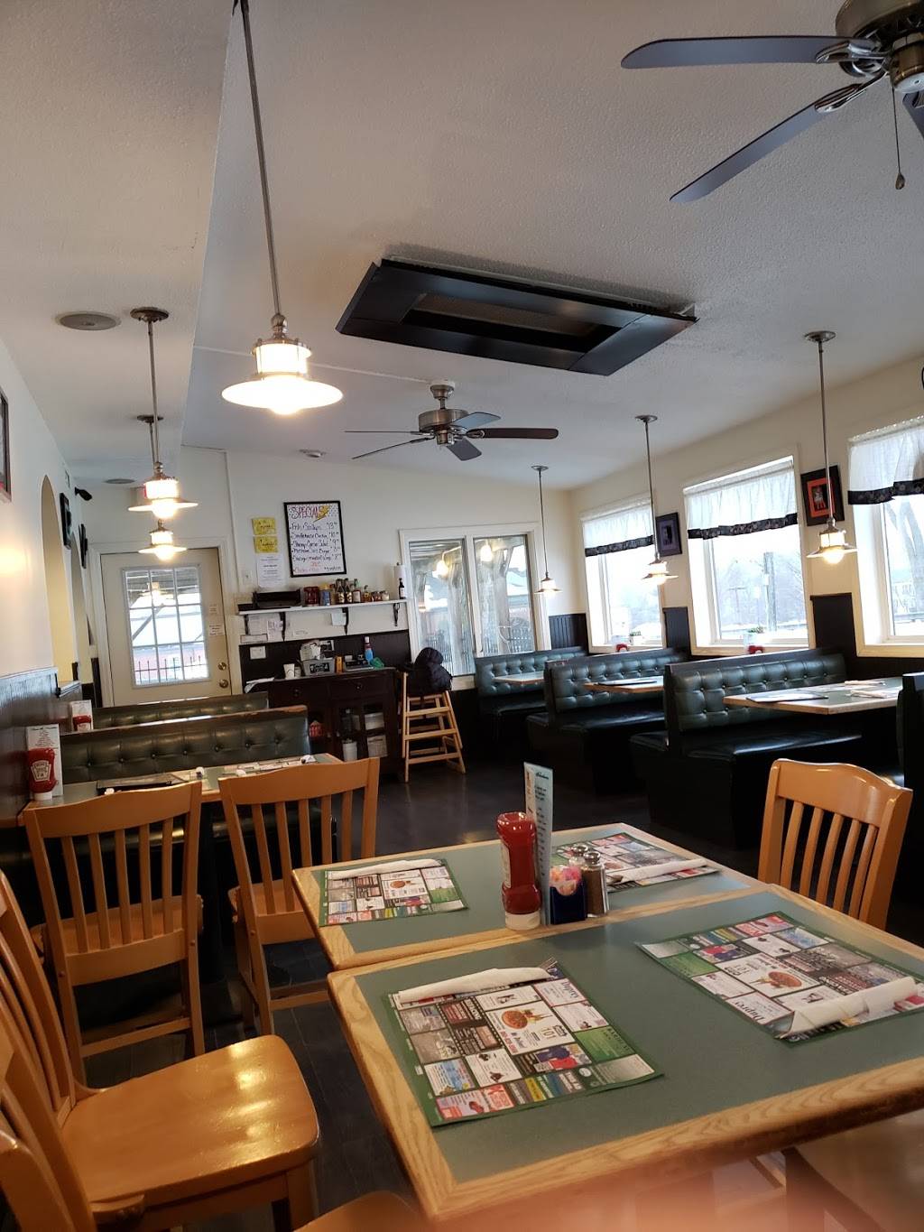 Pizzaria 101 & Family Restaurant | restaurant | 16 Mashamoquet Rd # A, Pomfret Center, CT 06259, USA | 8609285566 OR +1 860-928-5566