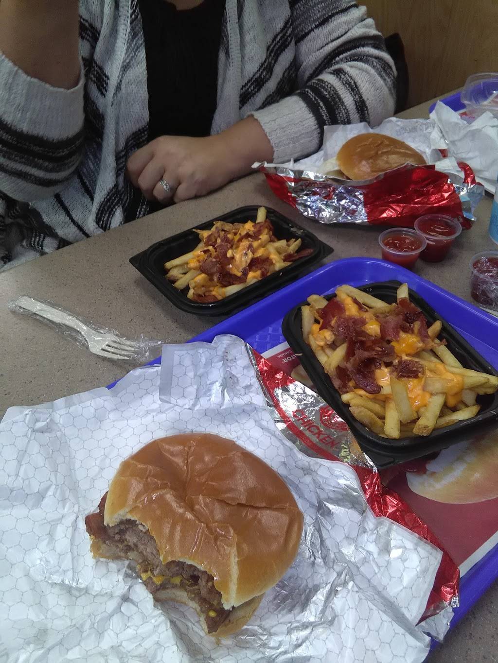 Wendys | restaurant | 3911 Matlock Rd, Arlington, TX 76015, USA | 8174225539 OR +1 817-422-5539