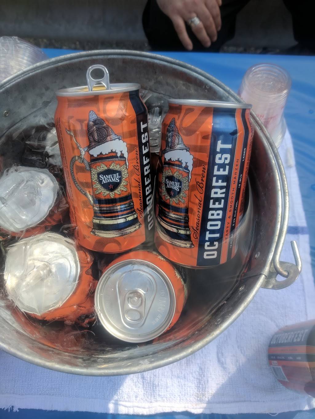 Trinity Pub Chicago | restaurant | 5943 N Northwest Hwy, Chicago, IL 60631, USA | 7737630095 OR +1 773-763-0095