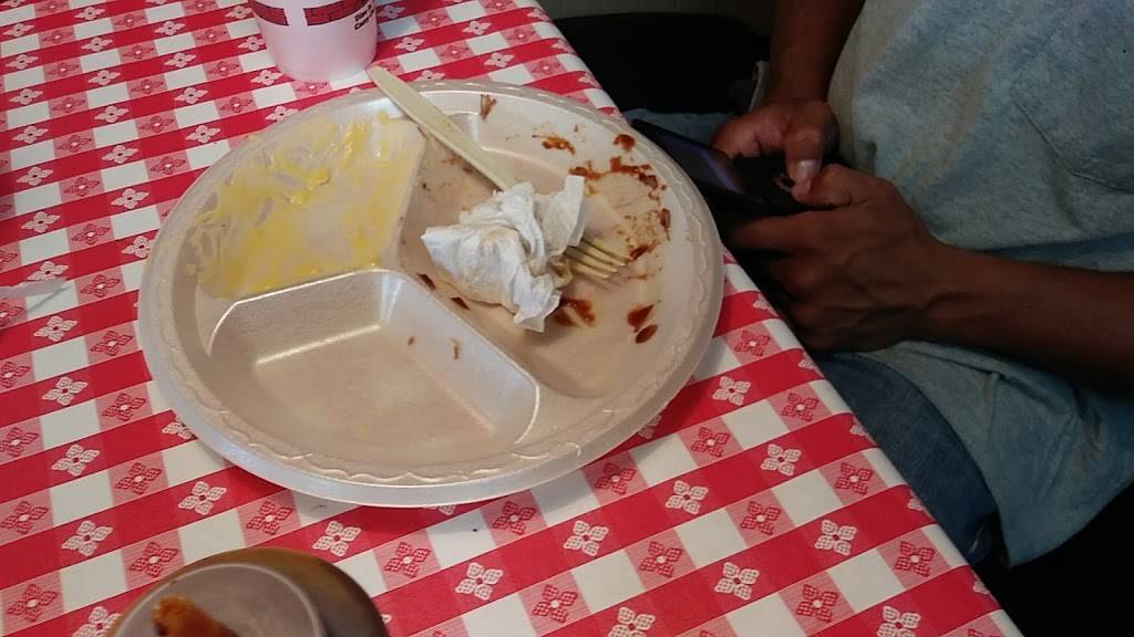 Hog Wild Pit Bar-B-Q | restaurant | 630 E 47th St S, Wichita, KS 67216, USA | 3165227636 OR +1 316-522-7636