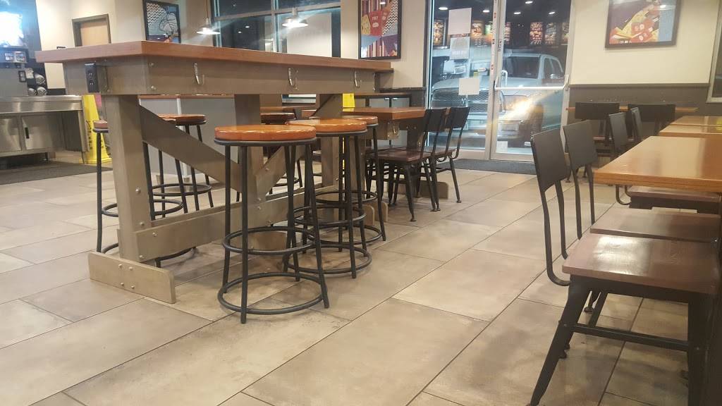 Taco Bell | meal takeaway | 5304 River Oaks Blvd, River Oaks, TX 76114, USA | 8177635072 OR +1 817-763-5072