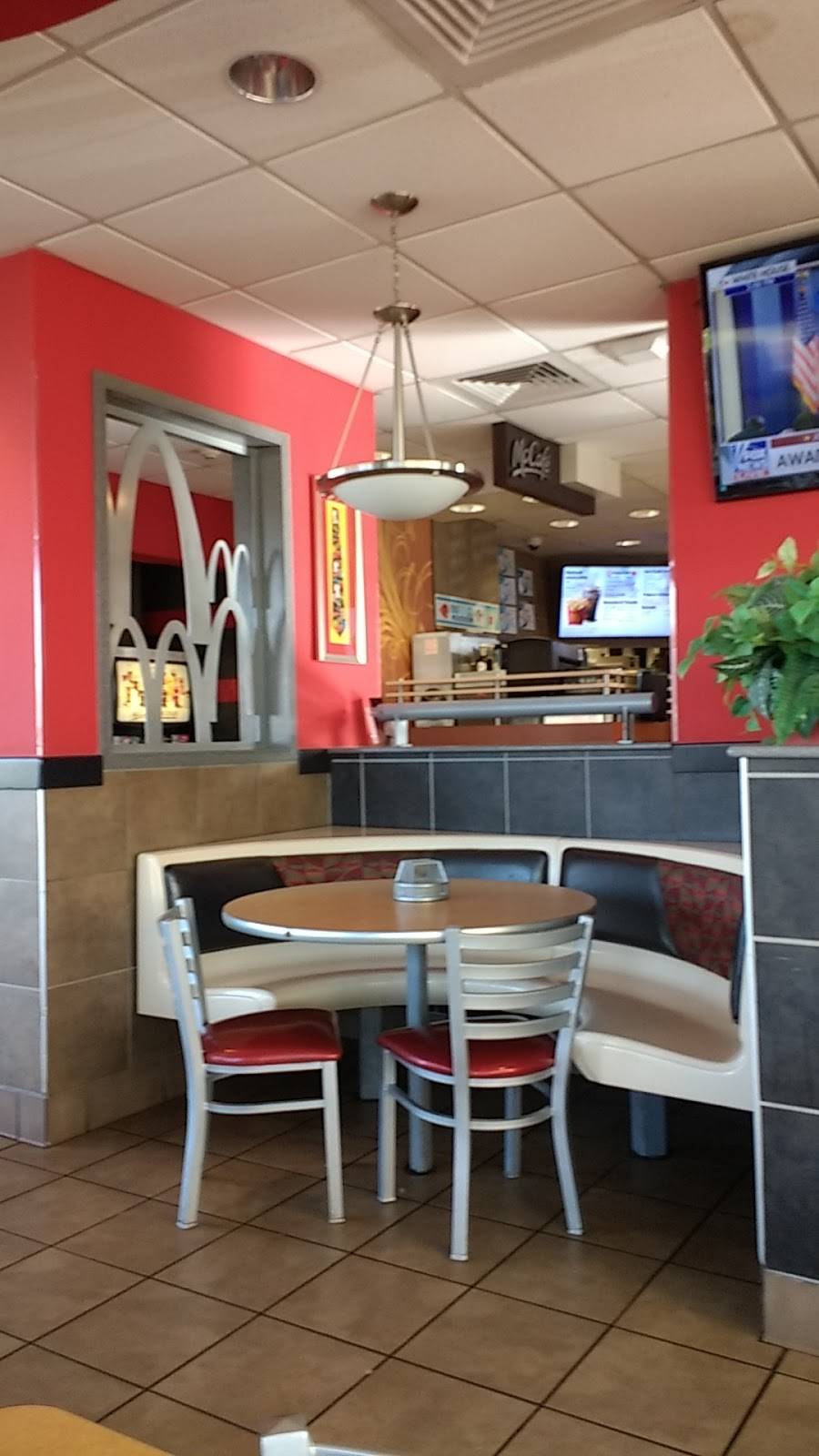 McDonalds | cafe | 7030 Kingston Pike, Knoxville, TN 37919, USA | 8655842536 OR +1 865-584-2536