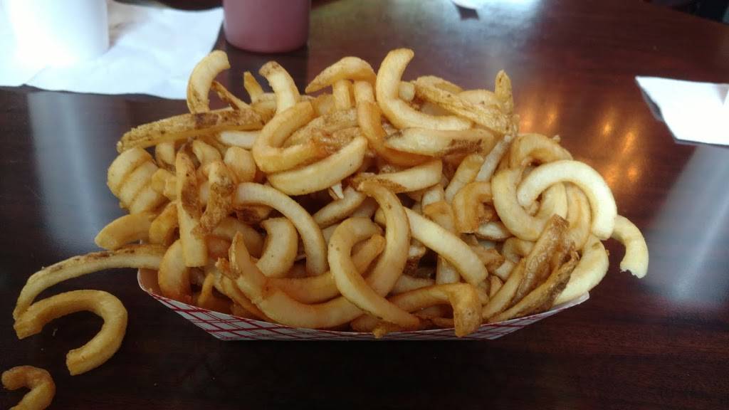 Bogeys | restaurant | 1417 S 9th St, Salina, KS 67401, USA | 7858238066 OR +1 785-823-8066