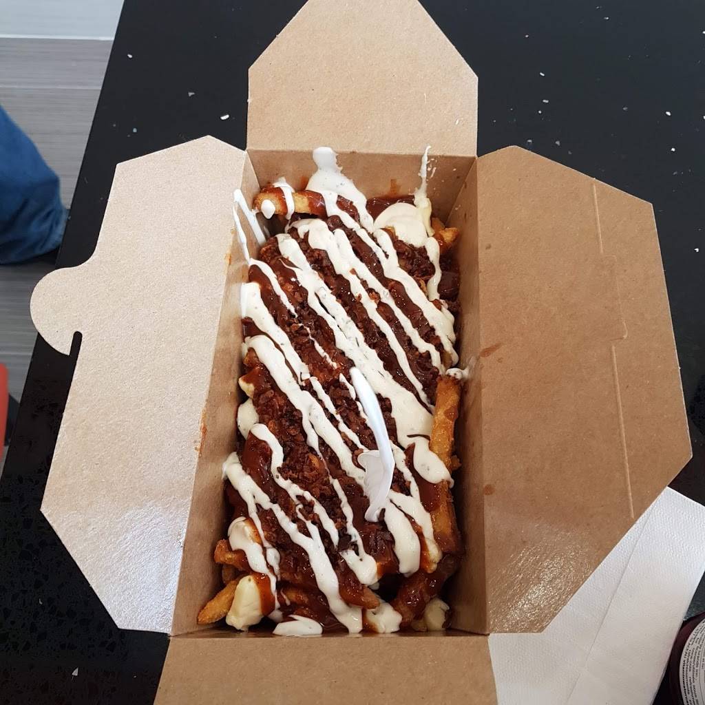 Mean Poutine Ajax | restaurant | 5 Rossland Rd E, Ajax, ON L1T 4V2, Canada | 9054277366 OR +1 905-427-7366