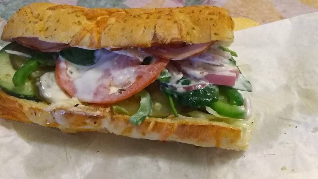 Subway | restaurant | 1425 S Dewey Ave, Wagoner, OK 74467, USA | 9184857585 OR +1 918-485-7585