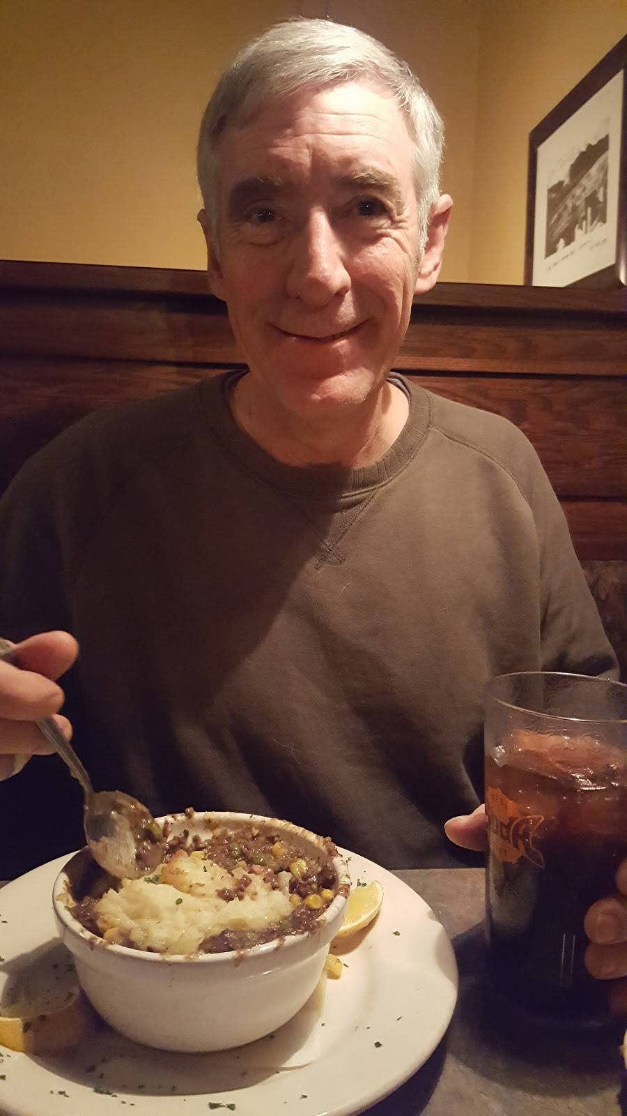 The Village Manor | restaurant | 427 Sprague St, Dedham, MA 02026, USA | 7814079191 OR +1 781-407-9191