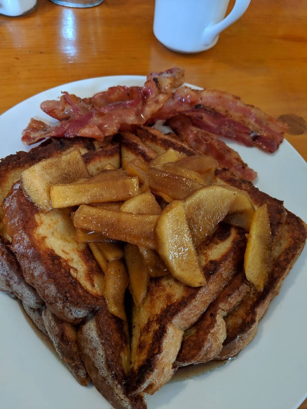 The Station Restaurant | restaurant | 50 School St, Pawlet, VT 05761, USA | 8023252503 OR +1 802-325-2503